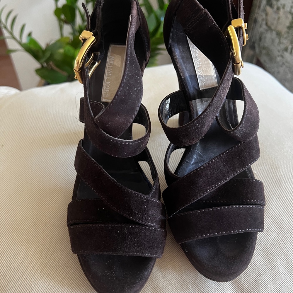 Michael Kors MADELINE strapped coffee/suede sandals. Made in Italy.